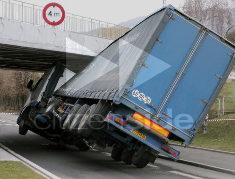 Cette photo de CitizenSide illustre bien le ph nom ne avec un camion coinc