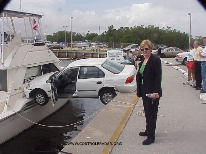 voiture contre bateau