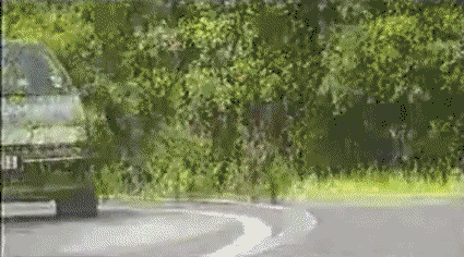 un motard échappe de peu à l'accident