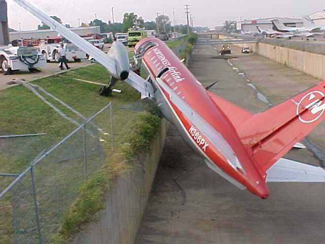 avion ecrasé taxiway