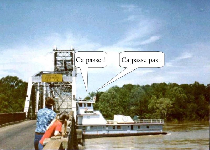 barge passe sous un pont accident