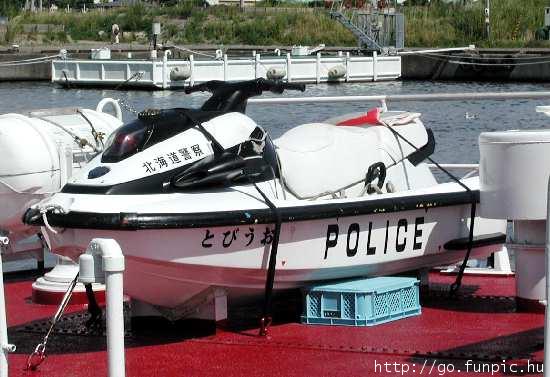 jet ski de la police en asie