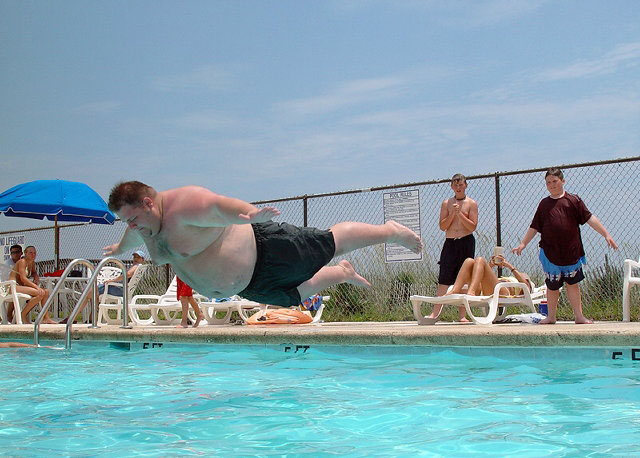 plongeon dans la piscine