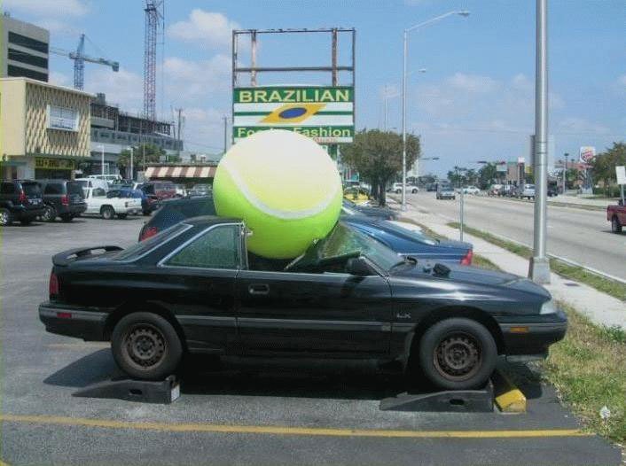 balle de tennis voiture