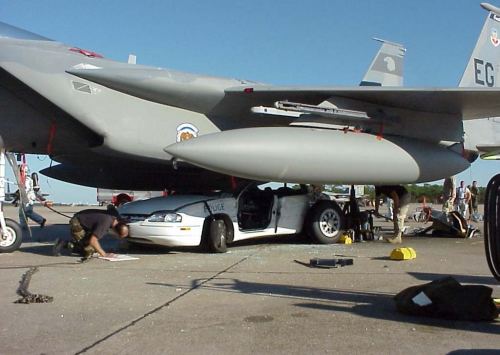 avion atterrissage sur voiture