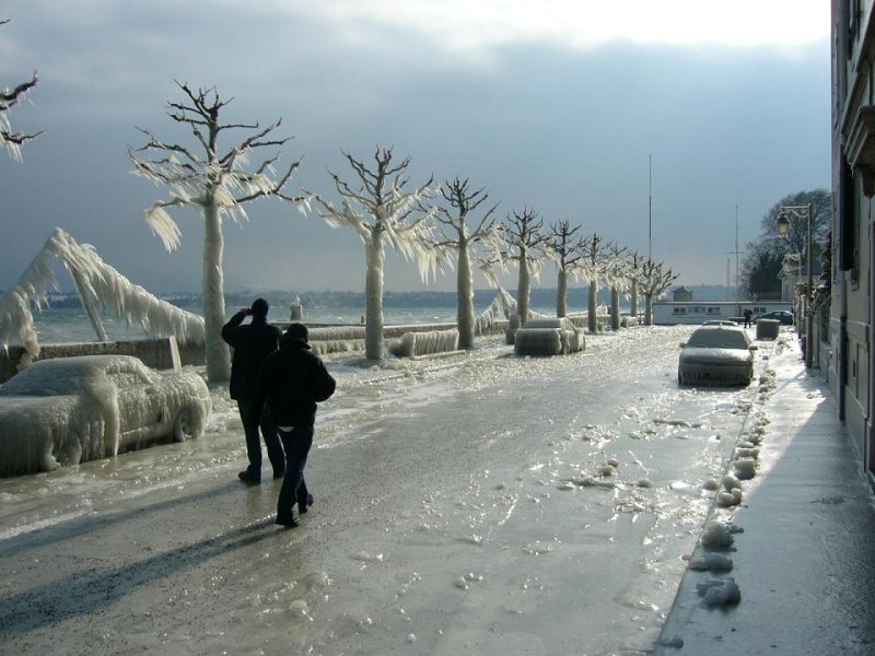 rue de geneve couverte de verglas glace