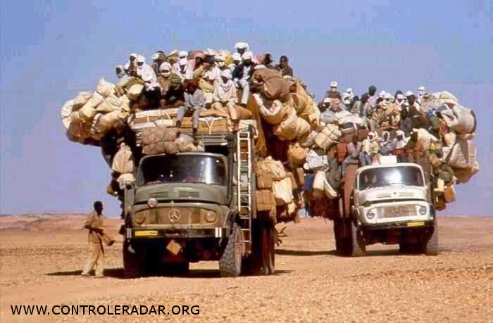 transport de masse en afrique, camion desert